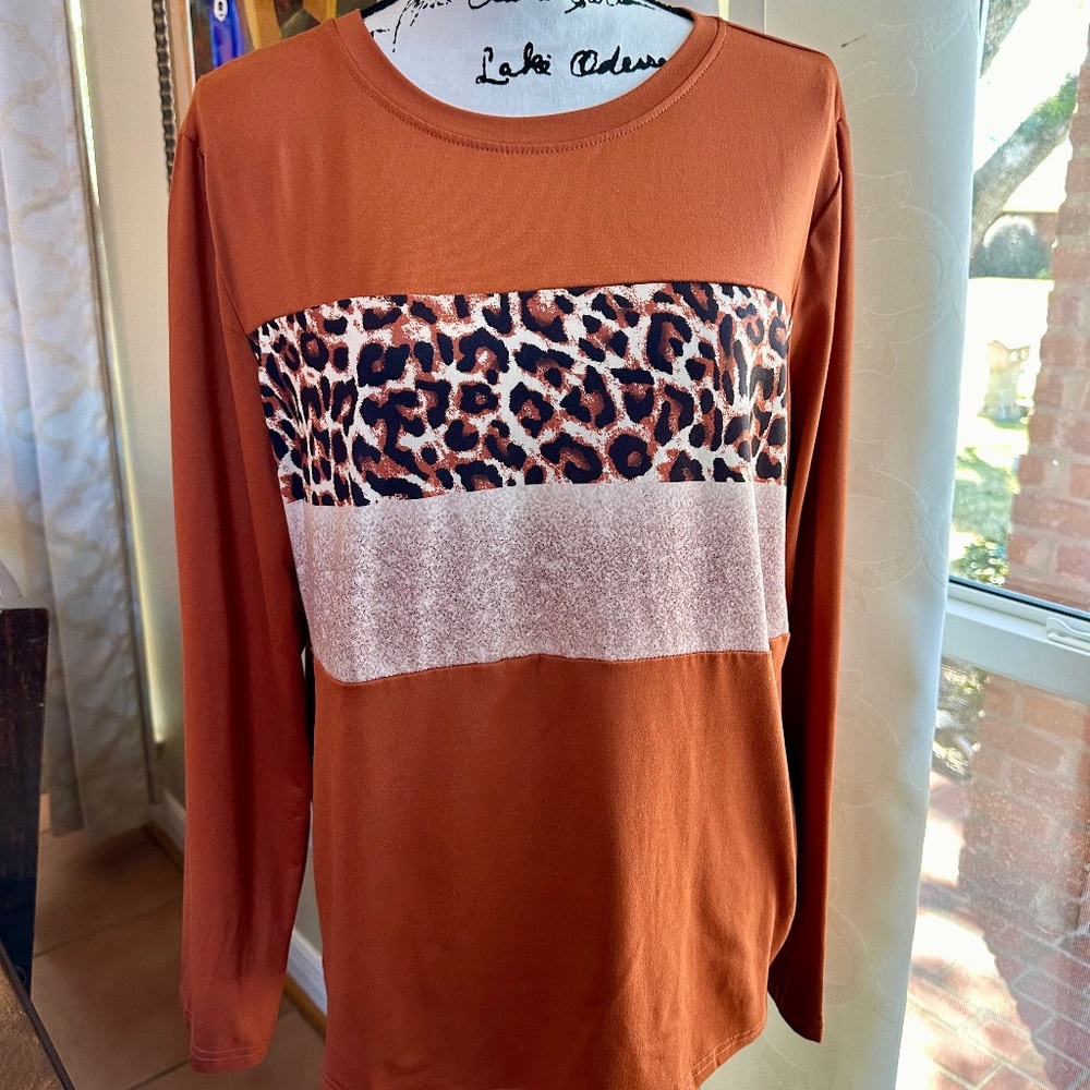 Ranlege Womens Top - Excellent Condition!!